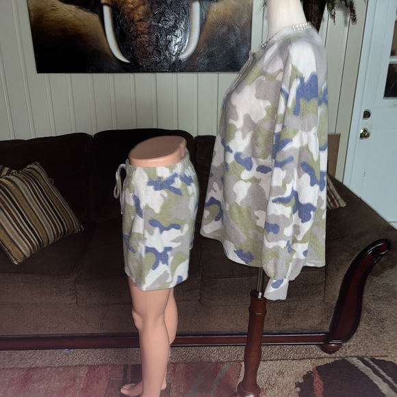 Oddi • Vintage • Medium • Safari • Brown/Beige/Green • Top & Shorts) Pajamas Set - Picture 4 of 11